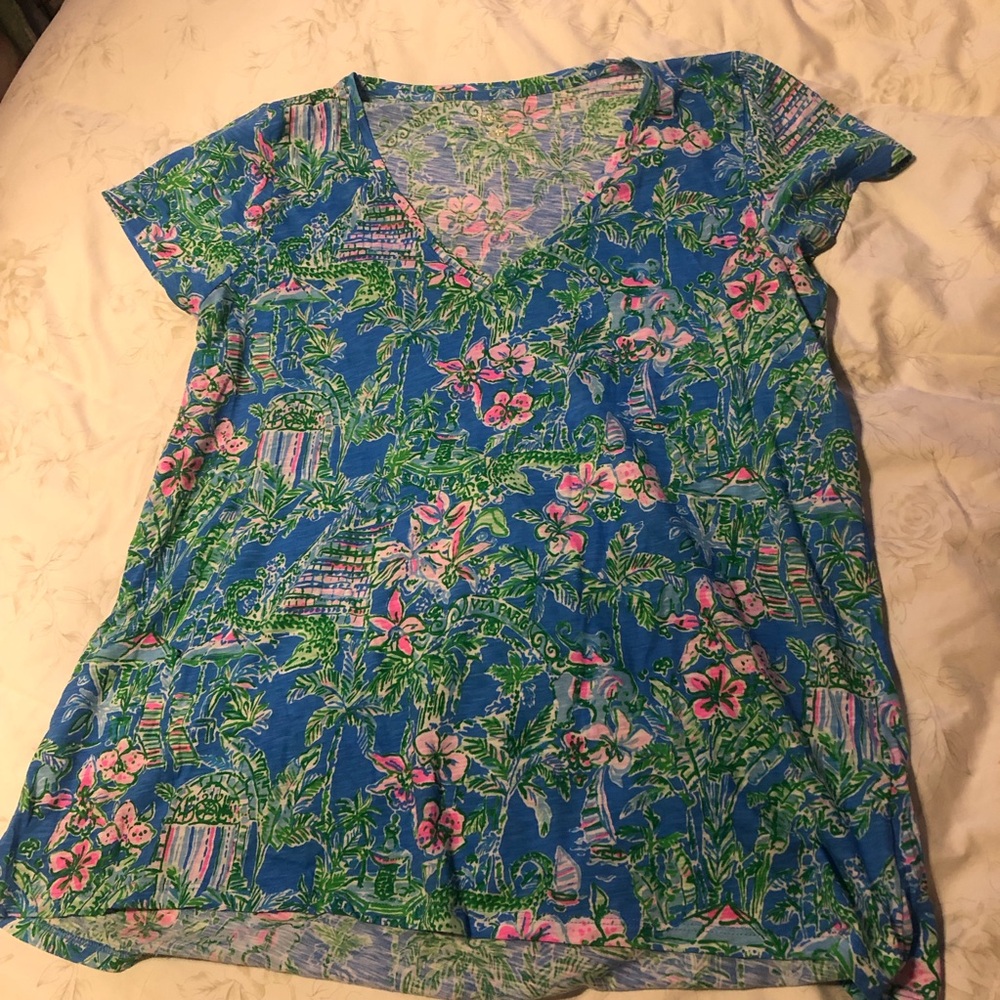 Lilly Pulitzer Etta V-Neck Short Sleeve Shirt Beneath the Bougainvillea szXL